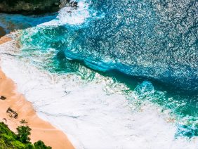 Huge Wave Rolling on Kelingking Beach